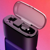 Portable Earphone with Portable Charging (2200mAh) Portable Earphone with Portable Charging (2200mAh)